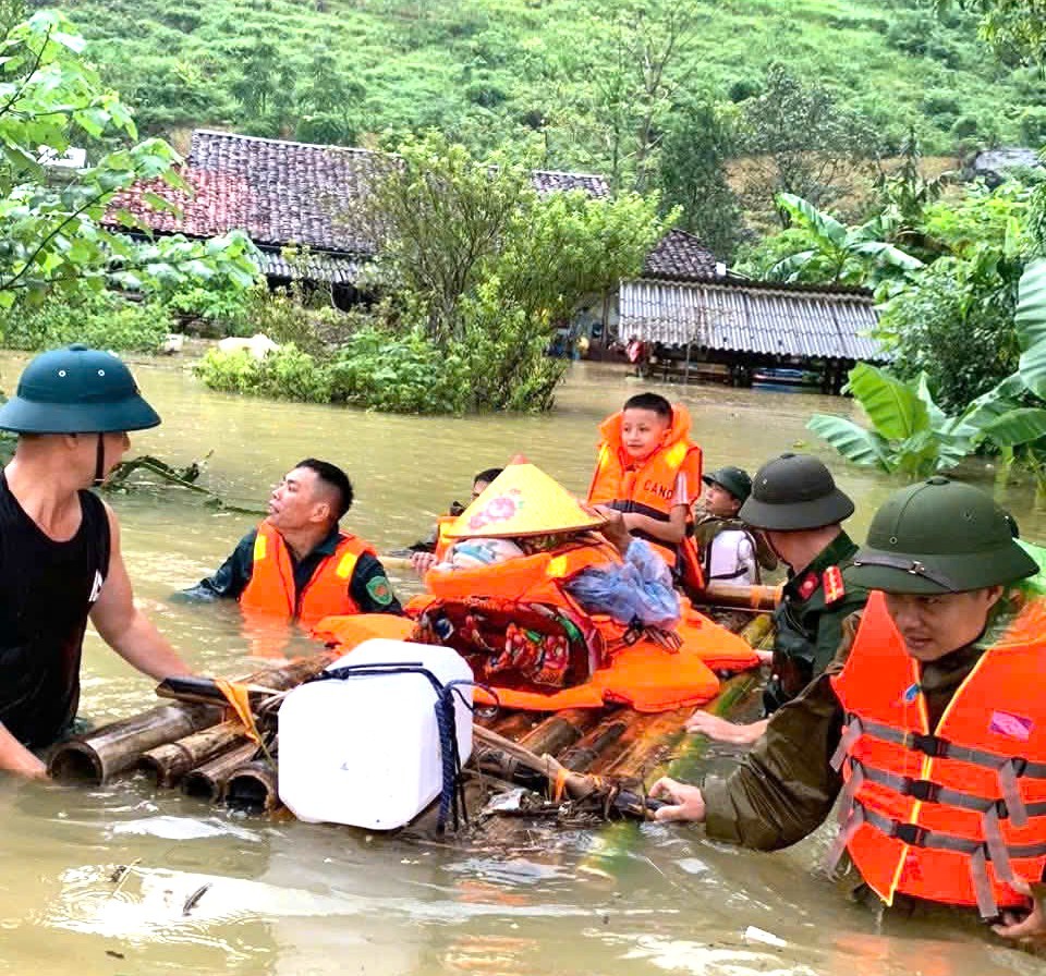Huy động hơn 32.100 lượt cán bộ chiến sĩ Công an phối hợp tham gia khắc phục hậu quả mưa lũ sau bão
