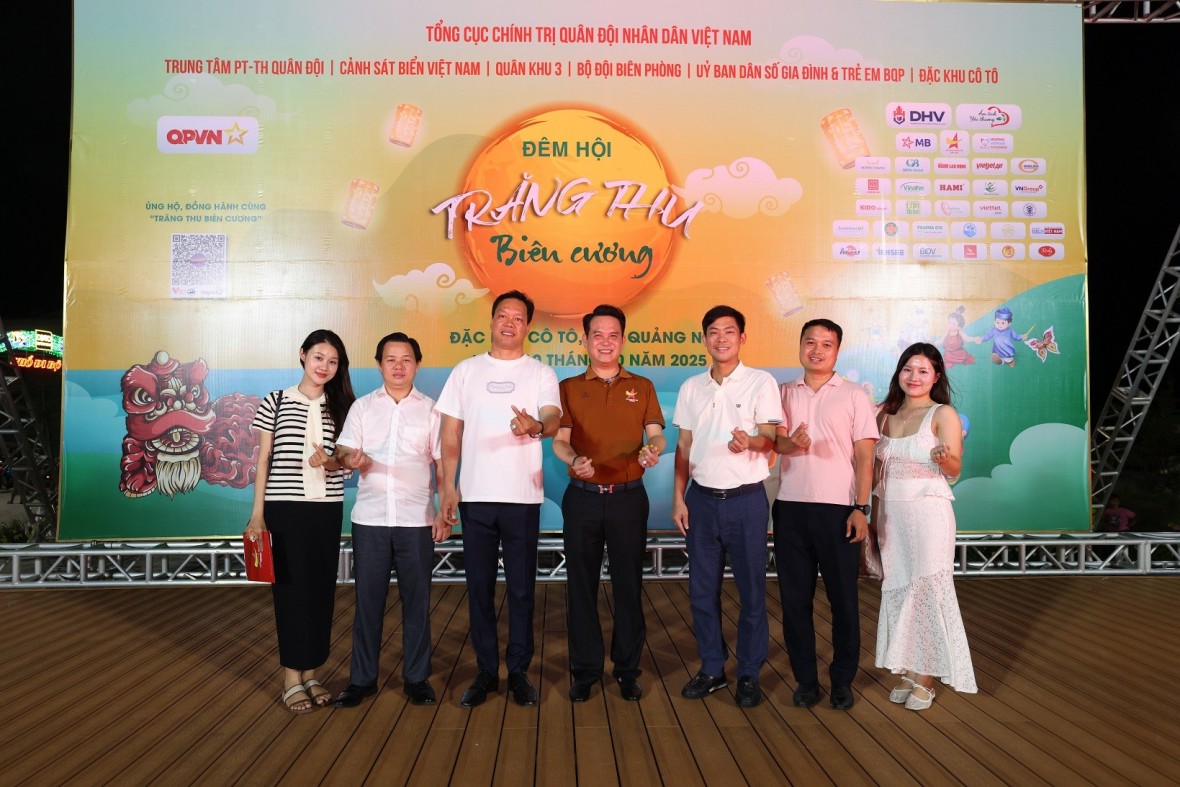 “Bộ đội Cụ Hồ” thắp sáng “Ánh trăng yêu thương” nơi biên cương hải đảo