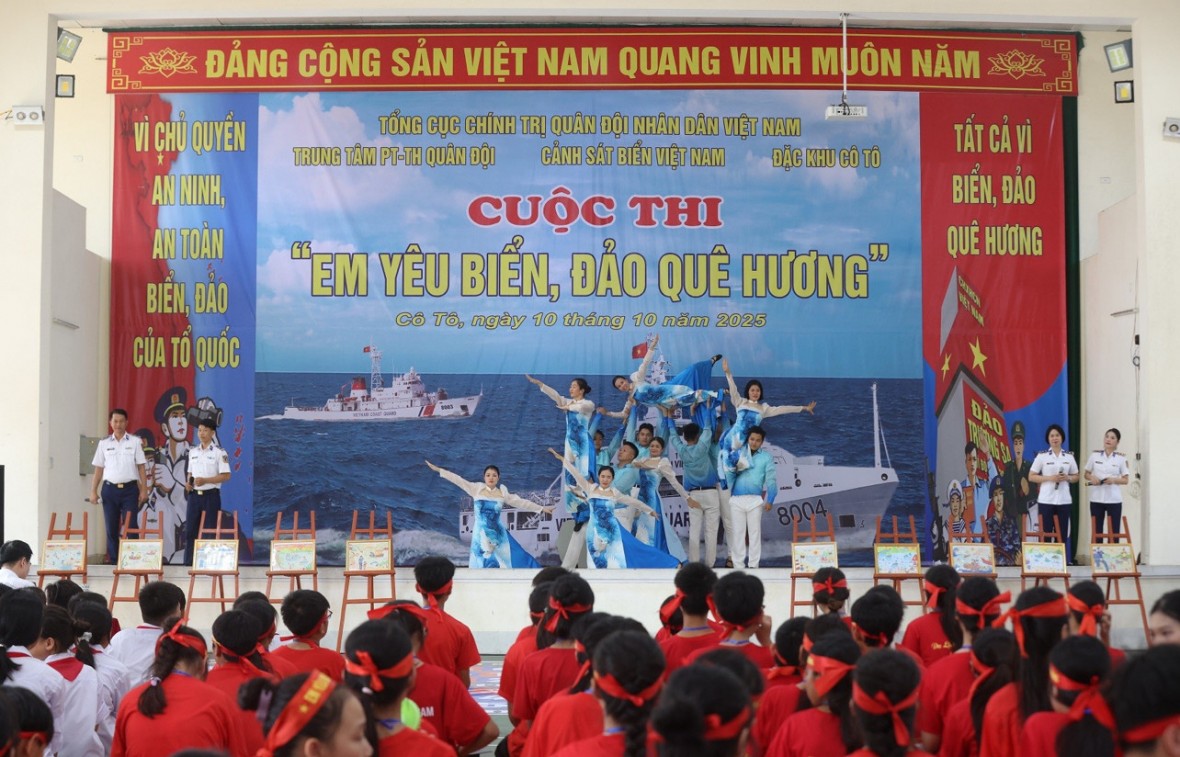 “Bộ đội Cụ Hồ” thắp sáng “Ánh trăng yêu thương” nơi biên cương hải đảo