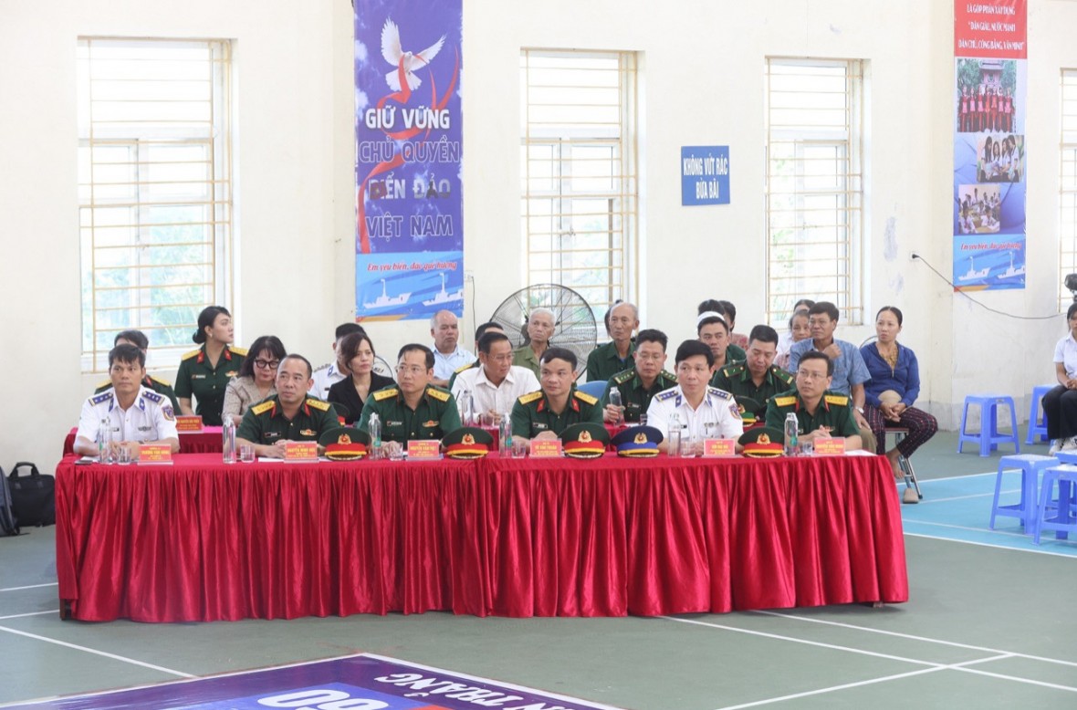 “Bộ đội Cụ Hồ” thắp sáng “Ánh trăng yêu thương” nơi biên cương hải đảo