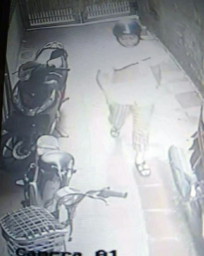 Hình ảnh nữ sinh ròi khỏi nhà lần cuối cùng. 