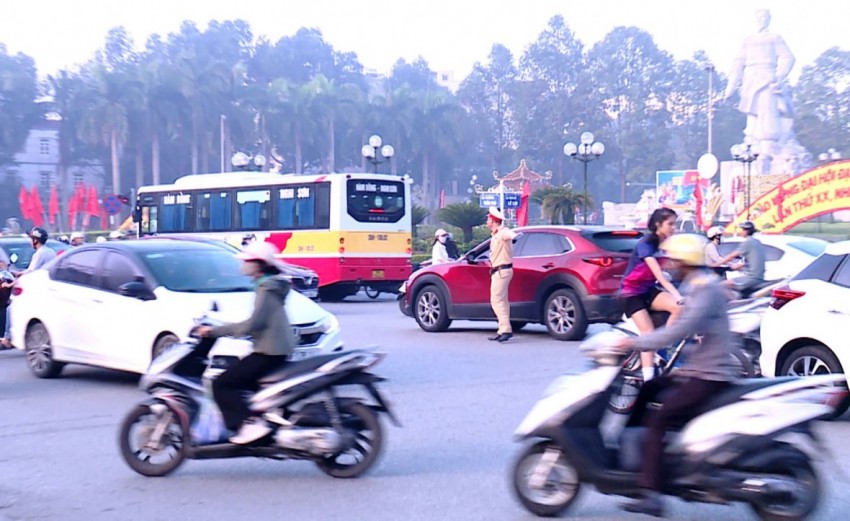 Cảnh sát giao thông điều tiết giao thông từ xa cũng được thực hiện chủ động, linh hoạt nhằm tránh ùn tắc.