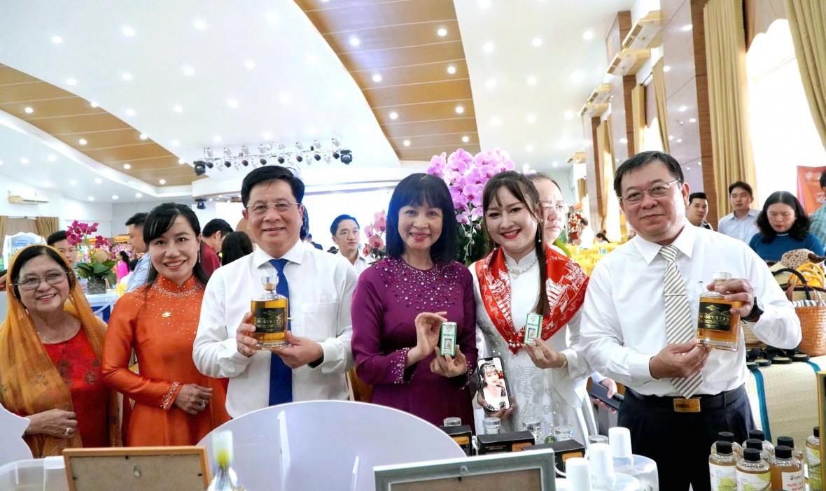 Chính quyền An Giang cam kết luôn hỗ trợ, chia sẻ và đồng hành cùng doanh nghiệp