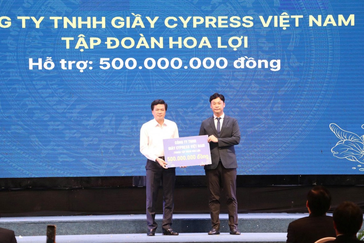 Nhiều doanh nghiệp để hỗ trợ bà con và các địa phương khắc phục hậu quả thiên tai. Nhiều doanh nghiệp để hỗ trợ bà con và các địa phương khắc phục hậu quả thiên tai.