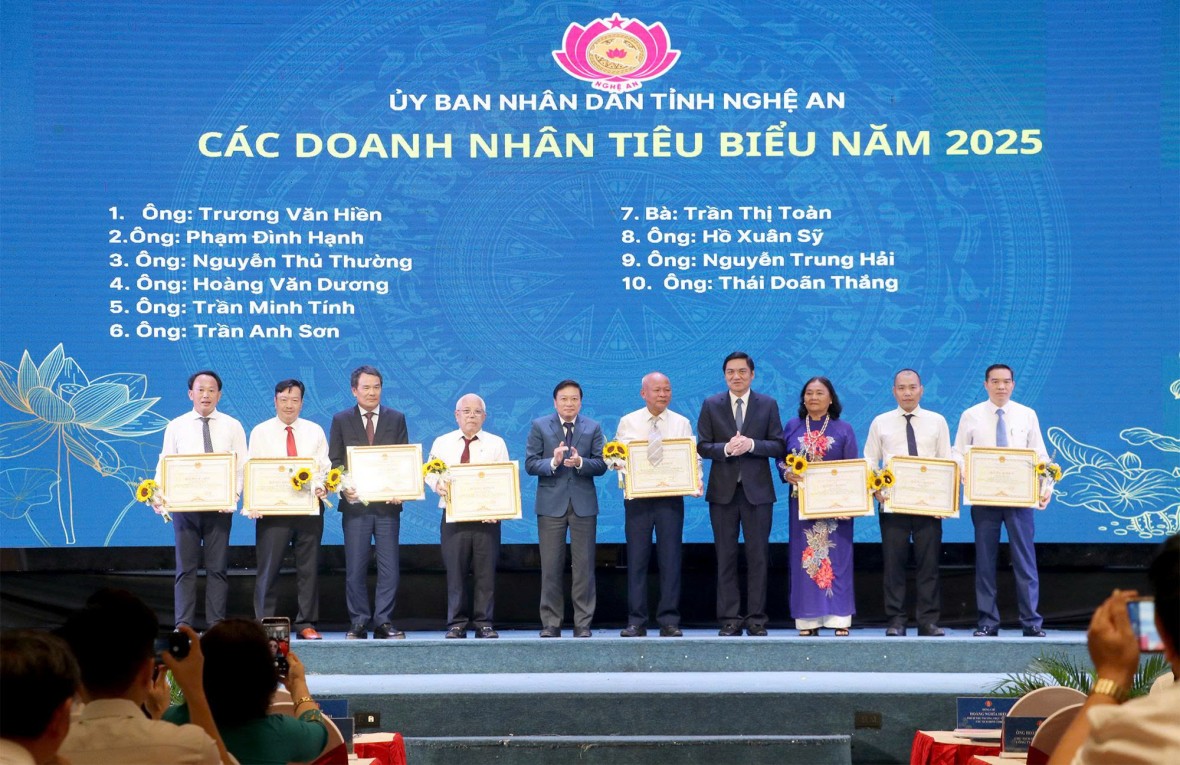 Trao Bằng khen của UBND tỉnh cho 10 doanh nhân tiêu biểu năm 2025. Trao Bằng khen của UBND tỉnh cho 10 doanh nhân tiêu biểu năm 2025.