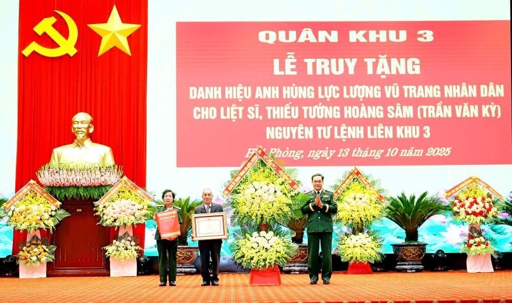 Truy tặng danh hiệu Anh hùng LLVTND cho Thiếu tướng Hoàng Sâm - Đội trưởng đầu tiên của QĐND Việt Nam Truy tặng danh hiệu Anh hùng LLVTND cho Thiếu tướng Hoàng Sâm - Đội trưởng đầu tiên của QĐND Việt Nam