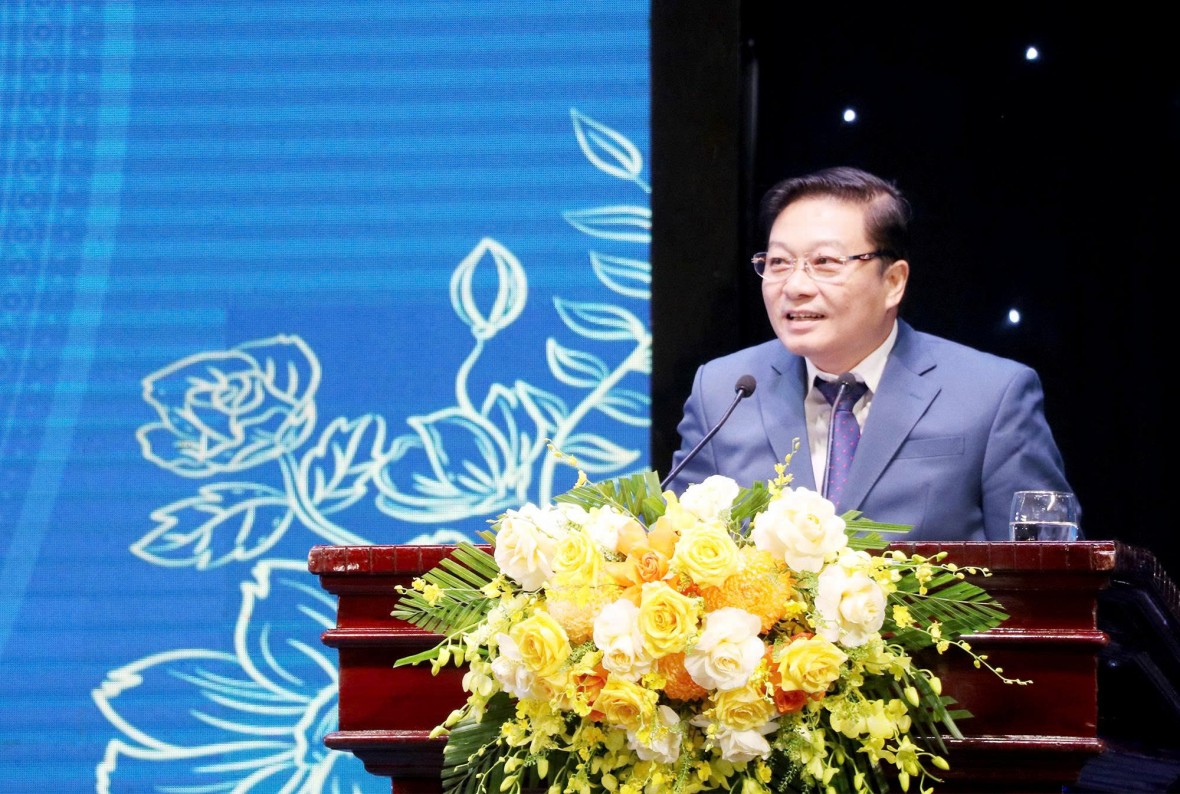 Chủ tịch UBND tỉnh Nghệ An Lê Hồng Vinh ghi nhận, đánh giá cao và biểu dương, chúc mừng những kết quả, sự đóng góp của cộng đồng doanh nghiệp, đội ngũ doanh nhân. Chủ tịch UBND tỉnh Nghệ An Lê Hồng Vinh ghi nhận, đánh giá cao và biểu dương, chúc mừng những kết quả, sự đóng góp của cộng đồng doanh nghiệp, đội ngũ doanh nhân.