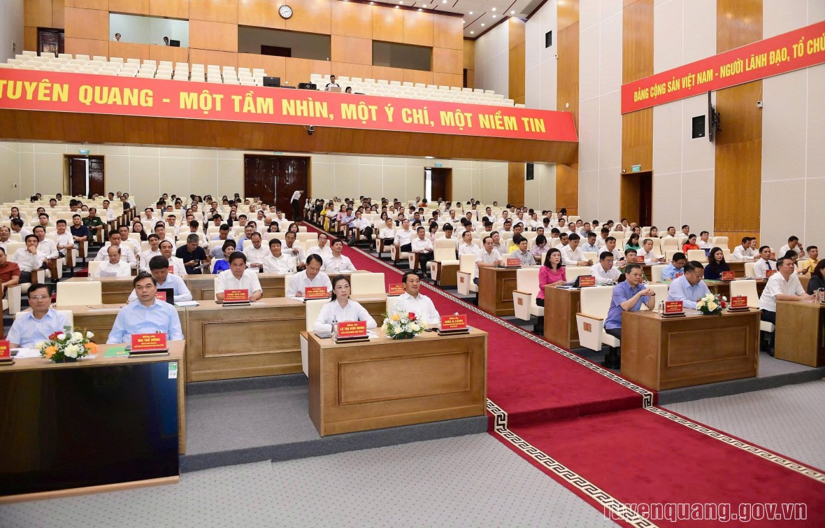 Tuyên Quang: 30 tập thể, 12 cá nhân được nhận Bằng khen vì có thành tích xuất sắc trong hoạt động doanh nghiệp năm 2025.