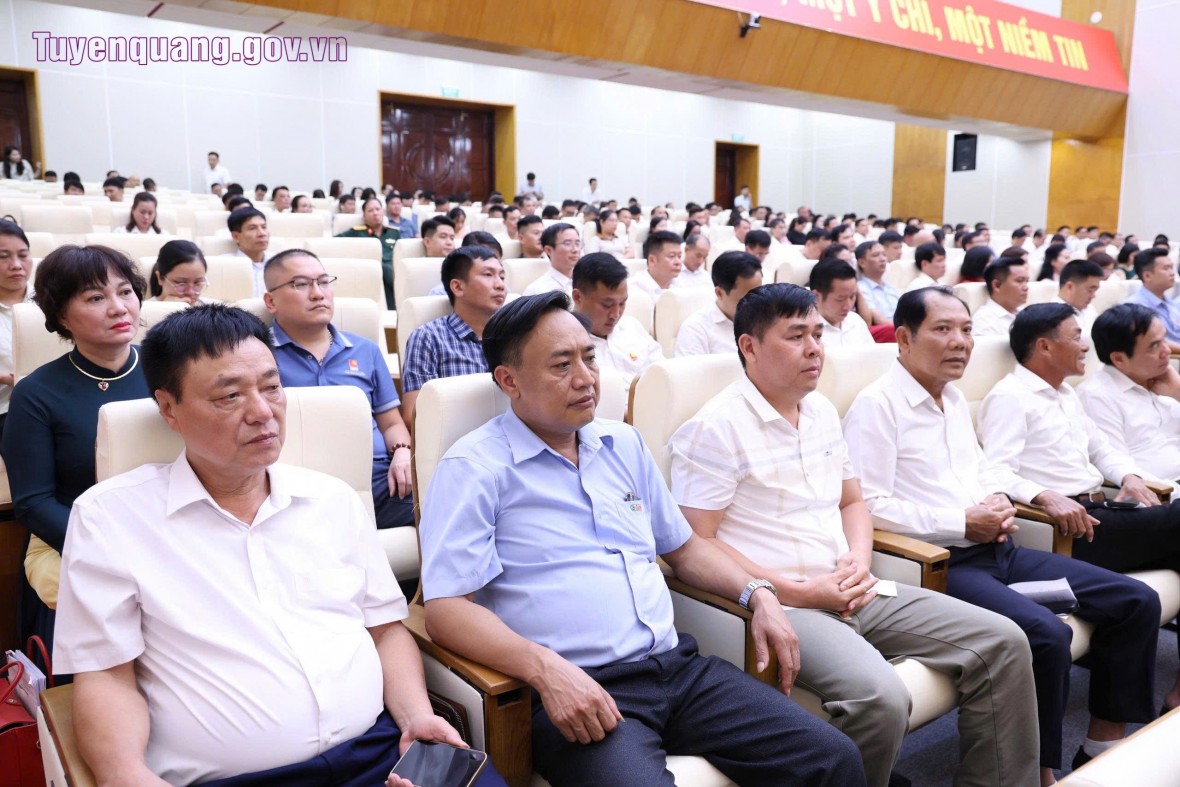 Tuyên Quang: 30 tập thể, 12 cá nhân được nhận Bằng khen vì có thành tích xuất sắc trong hoạt động doanh nghiệp năm 2025.