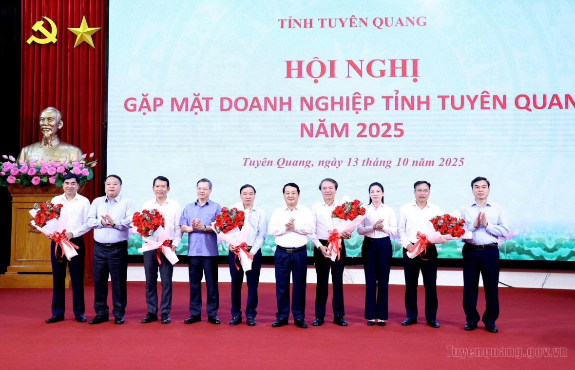 Tuyên Quang: 30 tập thể, 12 cá nhân được nhận Bằng khen vì có thành tích xuất sắc trong hoạt động doanh nghiệp năm 2025.