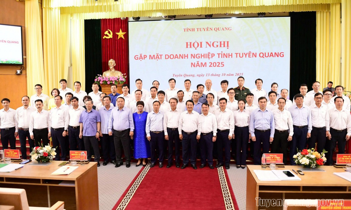 Tuyên Quang: 30 tập thể, 12 cá nhân được nhận Bằng khen vì có thành tích xuất sắc trong hoạt động doanh nghiệp năm 2025.