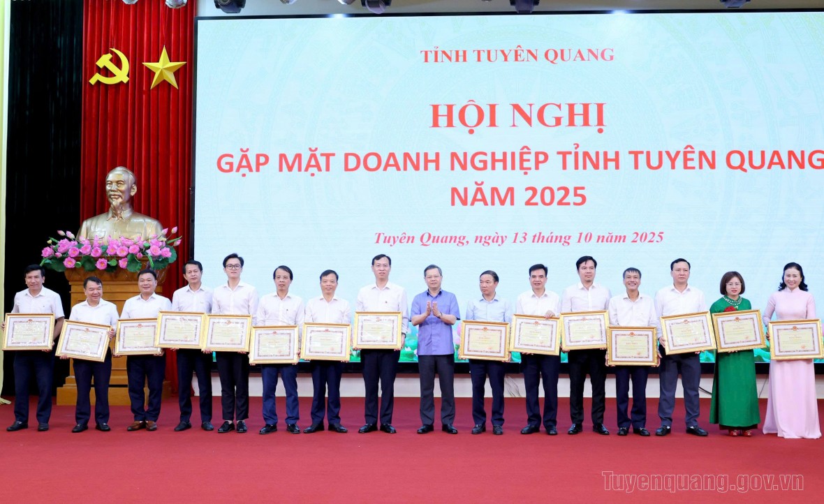 Tuyên Quang: 30 tập thể, 12 cá nhân được nhận Bằng khen vì có thành tích xuất sắc trong hoạt động doanh nghiệp năm 2025.