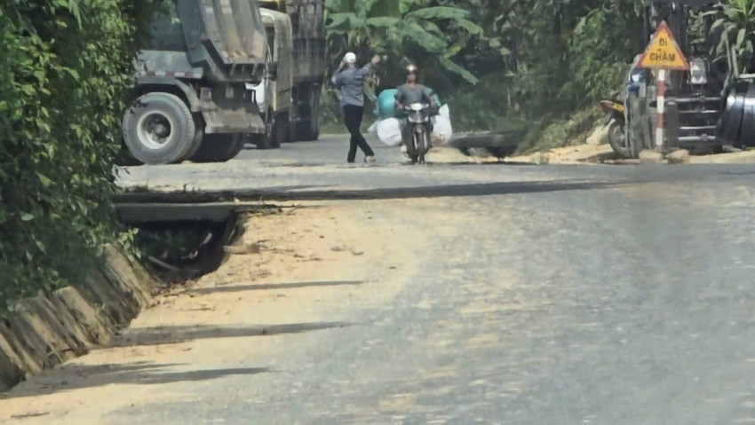 Lào Cai: Khai thác đất rầm rộ tại xã Thác Bà, Chủ tịch UBND xã nói