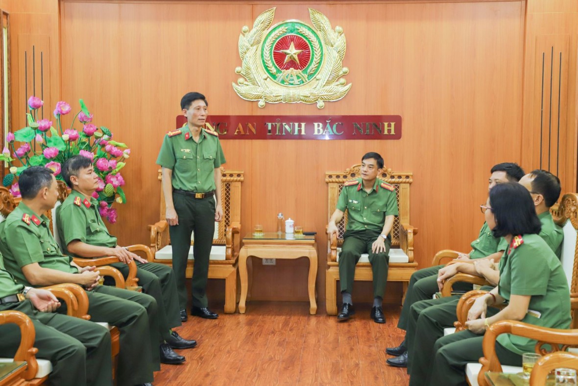 Công an Hải Phòng sẻ chia khó khăn với Công an Bắc Ninh trong đợt bão lũ lịch sử