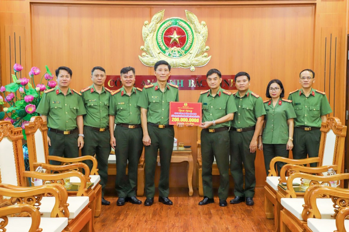 Công an Hải Phòng sẻ chia khó khăn với Công an Bắc Ninh trong đợt bão lũ lịch sử