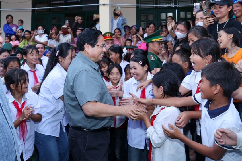 Thủ tướng dự lễ khởi công trường nội trú liên cấp tại xã miền núi Bát Mọt