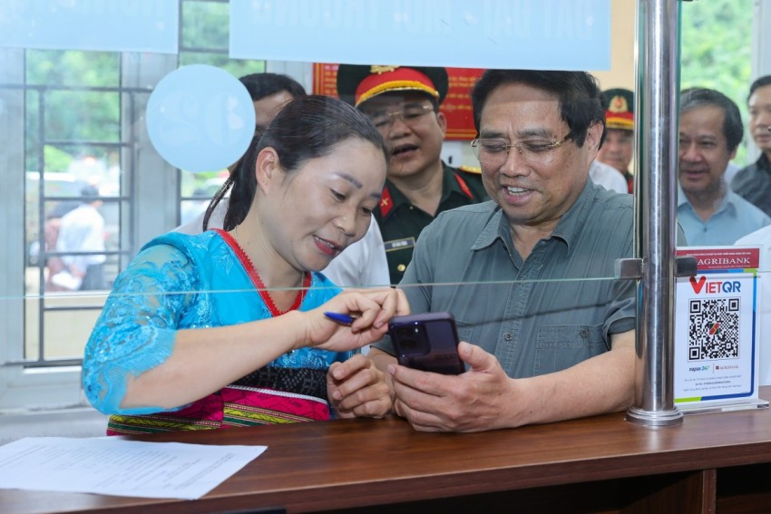 Thủ tướng dự lễ khởi công trường nội trú liên cấp tại xã miền núi Bát Mọt