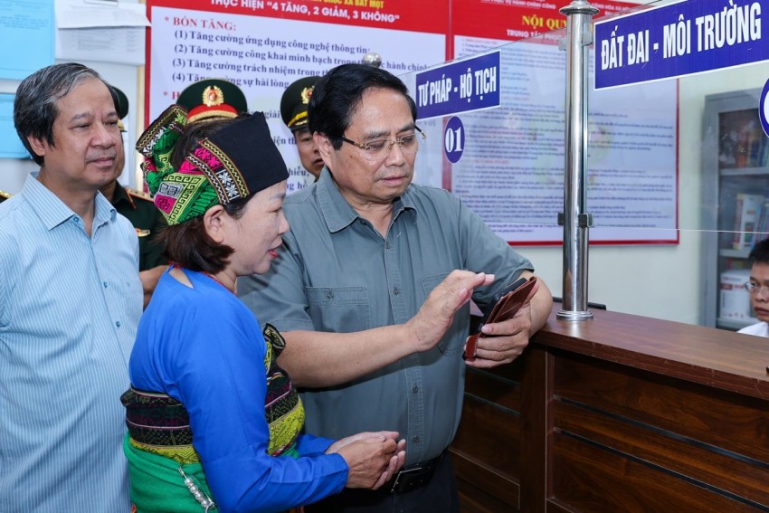 Thủ tướng dự lễ khởi công trường nội trú liên cấp tại xã miền núi Bát Mọt