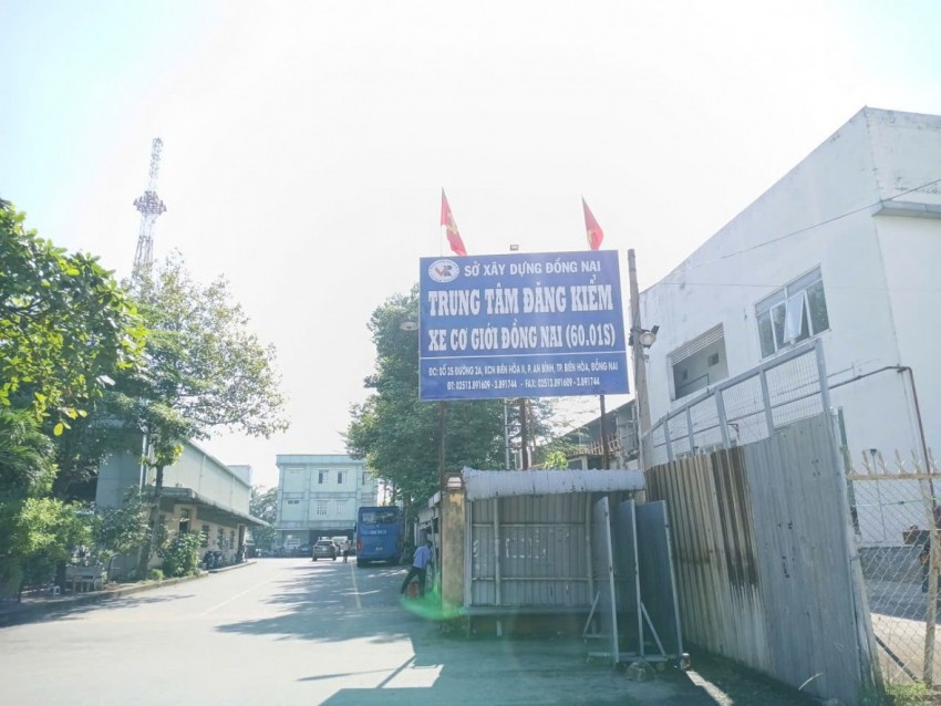 Chiêu trò đổi tem đăng kiểm: Bẫy mạo danh cán bộ, kẻ lừa đảo ‘gõ cửa’ chủ xe ô tô