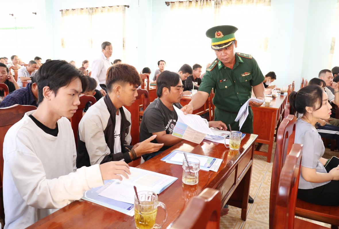 Tuyên truyền đảm bảo an ninh, an toàn các công trình dầu khí trên biển