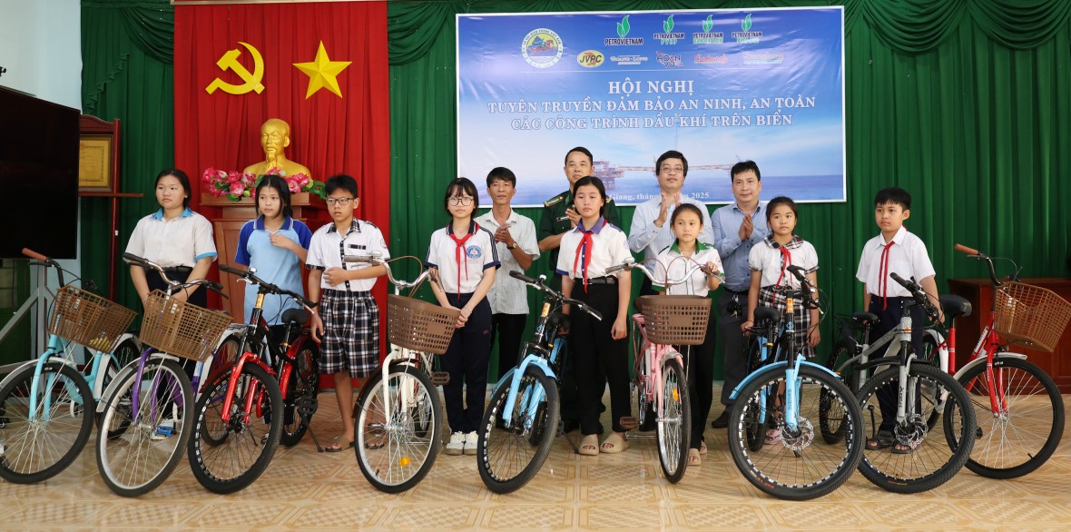 Tuyên truyền đảm bảo an ninh, an toàn các công trình dầu khí trên biển