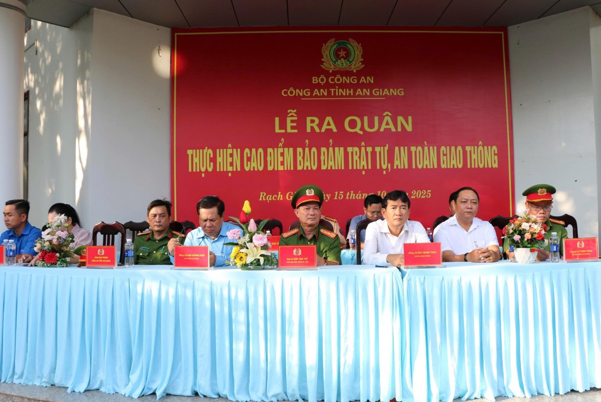 Công an tỉnh An Giang ra quân cao điểm bảo đảm trật tự ATGT dịp cuối năm