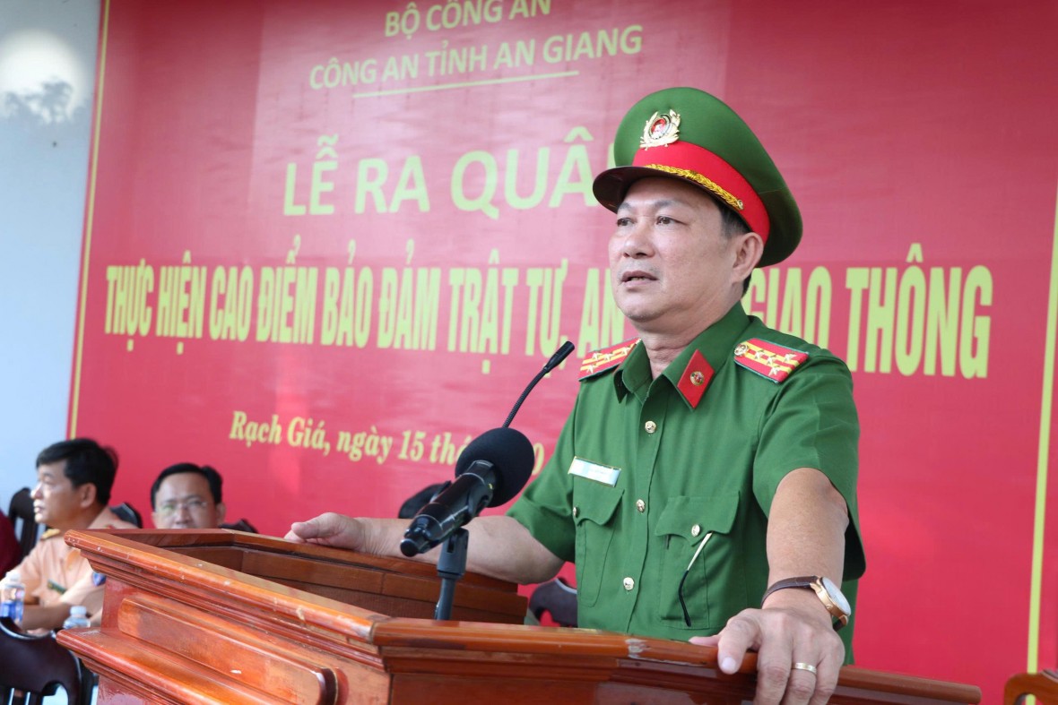 Công an tỉnh An Giang ra quân cao điểm bảo đảm trật tự ATGT dịp cuối năm