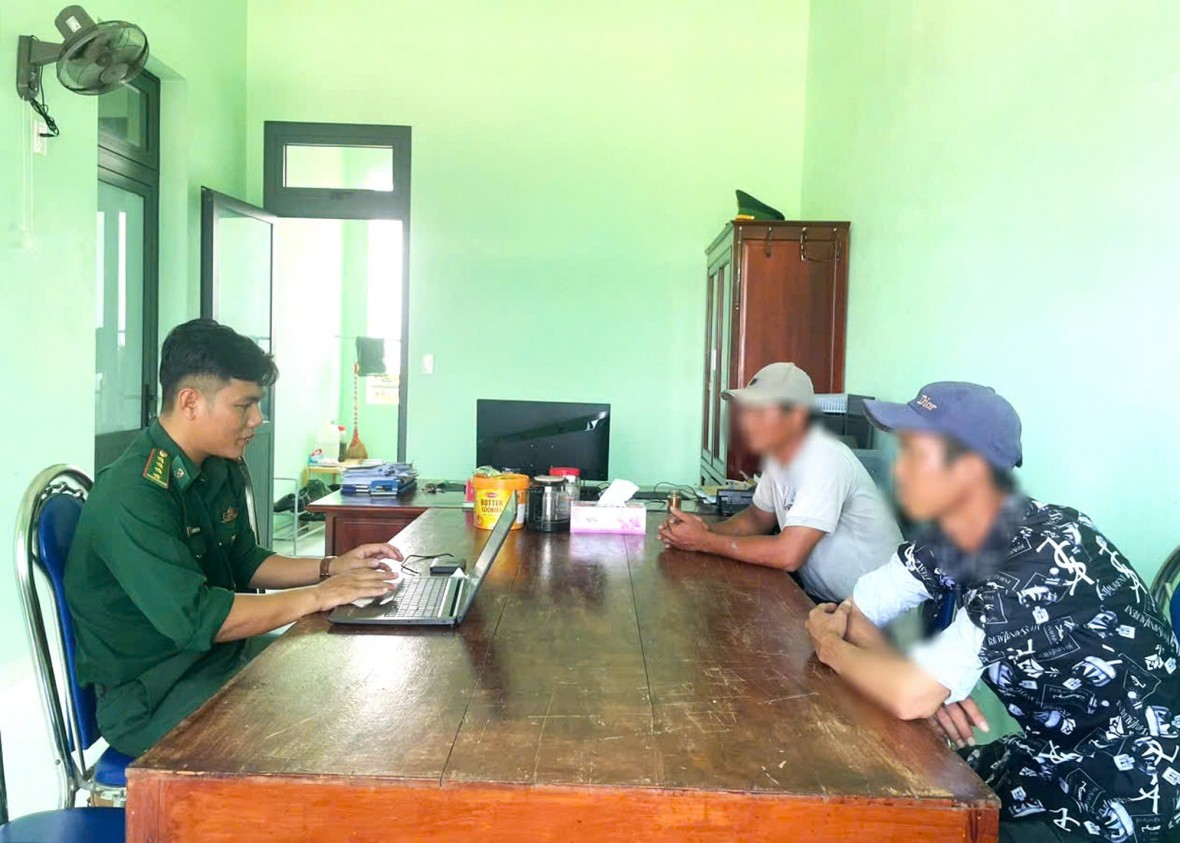 Phát hiện, xử lý hai đối tượng sử dụng kích điện khai thác thủy sản trái phép Phát hiện, xử lý hai đối tượng sử dụng kích điện khai thác thủy sản trái phép