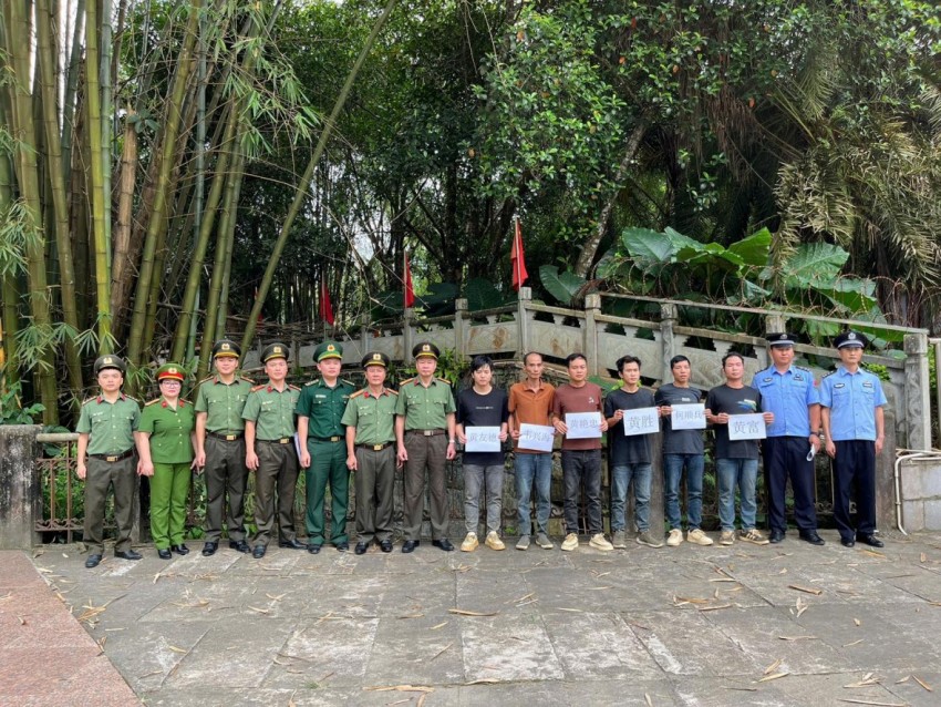 Trục xuất 6 người Trung Quốc nhập cảnh trái phép vào Việt Nam Trục xuất 6 người Trung Quốc nhập cảnh trái phép vào Việt Nam