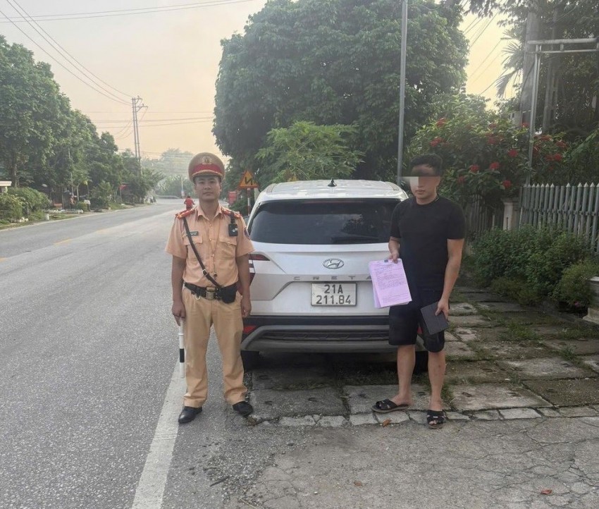 Tài xế ô tô đi ngược chiều trên cao tốc Tuyên Quang - Phú Thọ bị xử phạt