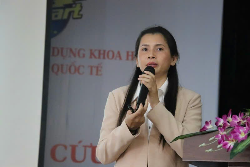 ThS.BS Hà Thị Vân Anh chia sẻ tại Hội thảo. ThS.BS Hà Thị Vân Anh chia sẻ tại Hội thảo.