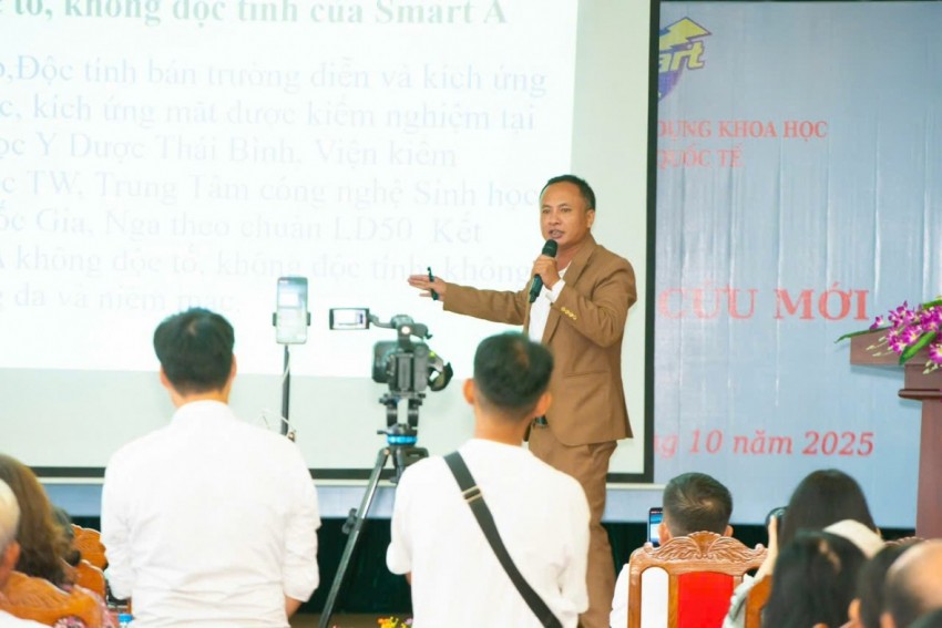 Ông Hà Văn Nam – Tổng Giám đốc Công ty TNHH Ứng dụng Khoa học Công nghệ Quốc tế chia sẻ tại Hội thảo. Ông Hà Văn Nam – Tổng Giám đốc Công ty TNHH Ứng dụng Khoa học Công nghệ Quốc tế chia sẻ tại Hội thảo.