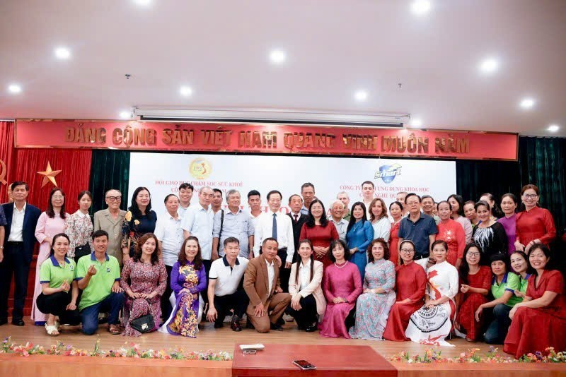 Các chuyên gia, khách mời tham dự Hội thảo khoa học “Những kết quả đột phá trong nghiên cứu mới về sản phẩm SMART A”. Các chuyên gia, khách mời tham dự Hội thảo khoa học “Những kết quả đột phá trong nghiên cứu mới về sản phẩm SMART A”.