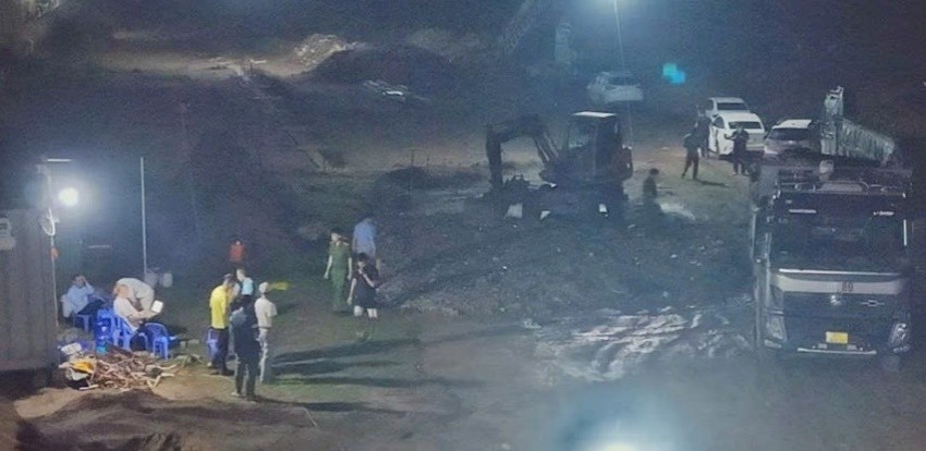 Phòng Cảnh sát kinh tế phát hiện, xử lý vụ chôn, lấp gần 50 tấn chất thải rắn thông thường trái quy định. Ảnh: Công an tỉnh Hưng Yên Phòng Cảnh sát kinh tế phát hiện, xử lý vụ chôn, lấp gần 50 tấn chất thải rắn thông thường trái quy định. Ảnh: Công an tỉnh Hưng Yên