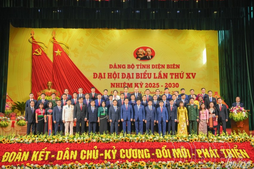 Ban Chấp hành Đảng bộ tỉnh nhiệm kỳ 2025 - 2030 ra mắt Đại hội.