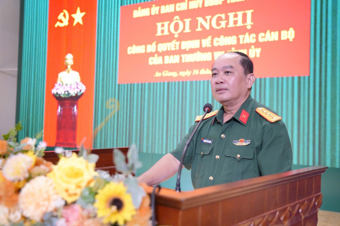 Trao quyết định công tác cán bộ tại An Giang