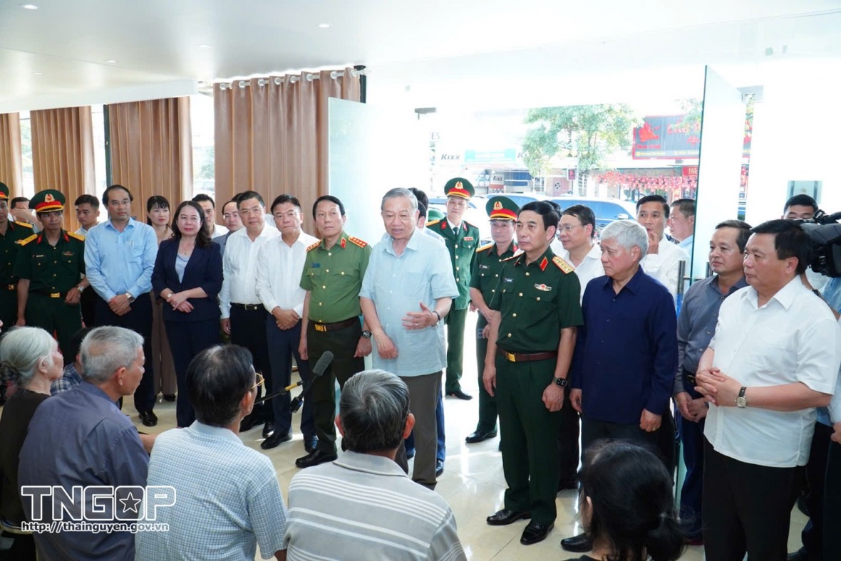 Tổng Bí thư Tô Lâm thăm, động viên và tặng quà Nhân dân tỉnh Thái Nguyên bị ảnh hưởng do bão số 11