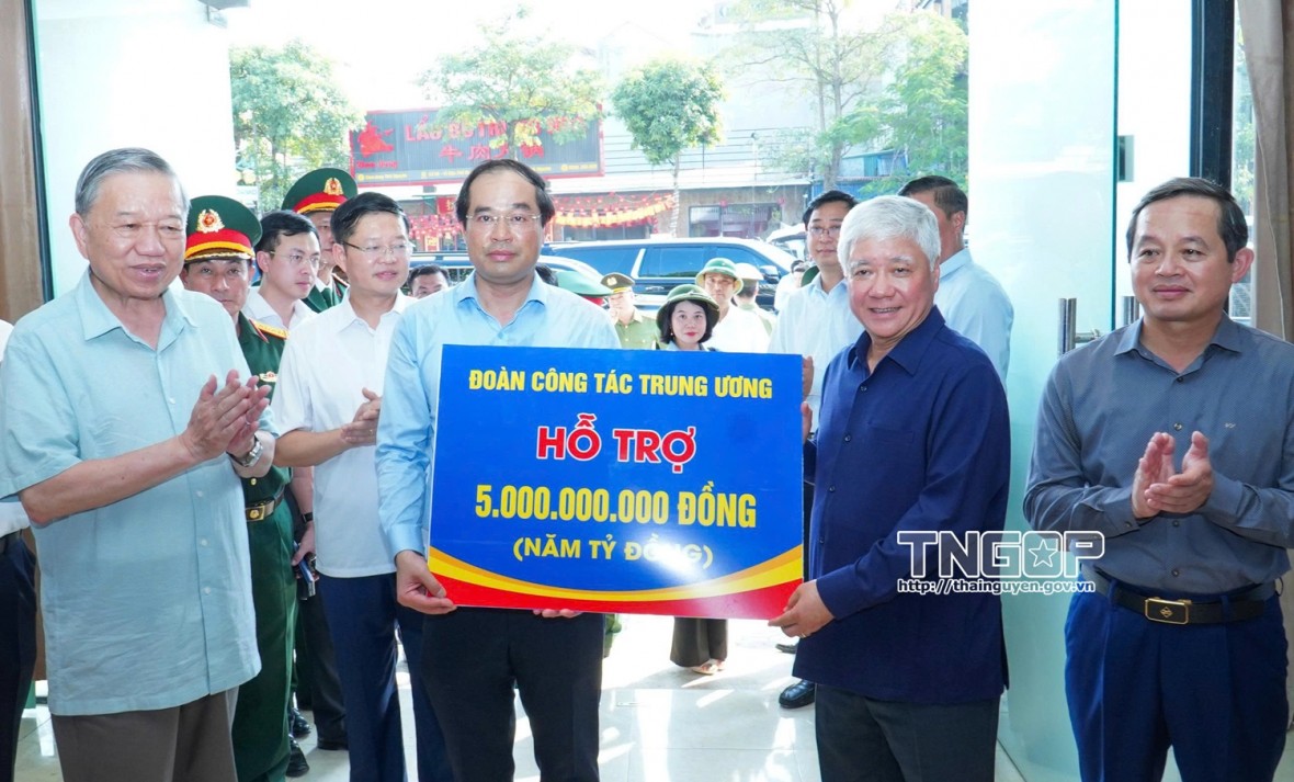 Tổng Bí thư Tô Lâm thăm, động viên và tặng quà Nhân dân tỉnh Thái Nguyên bị ảnh hưởng do bão số 11