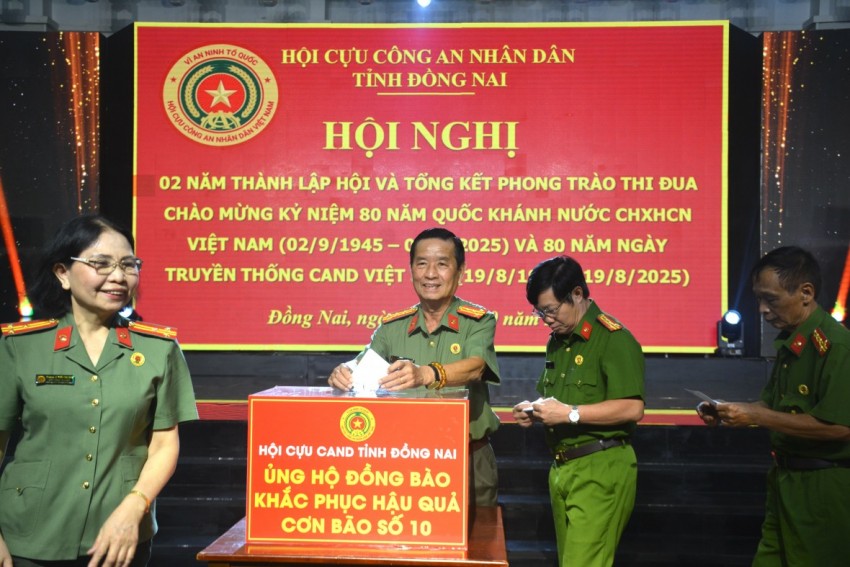 Hội Cựu Công an nhân dân tỉnh Đồng Nai vận động ủng hộ nhân dân khắc phục hậu quả do cơn bão số 10 gây ra.