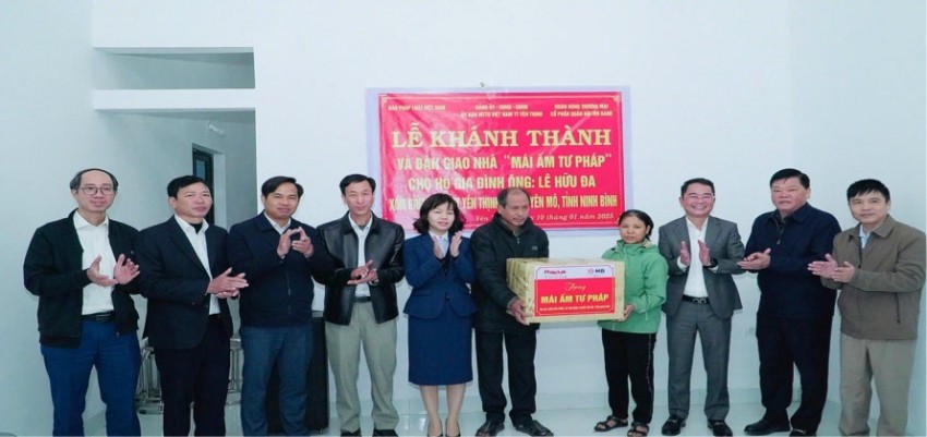 Pháp luật Plus và hành trình mang yêu thương đến những vùng đất khó khăn, bão lũ