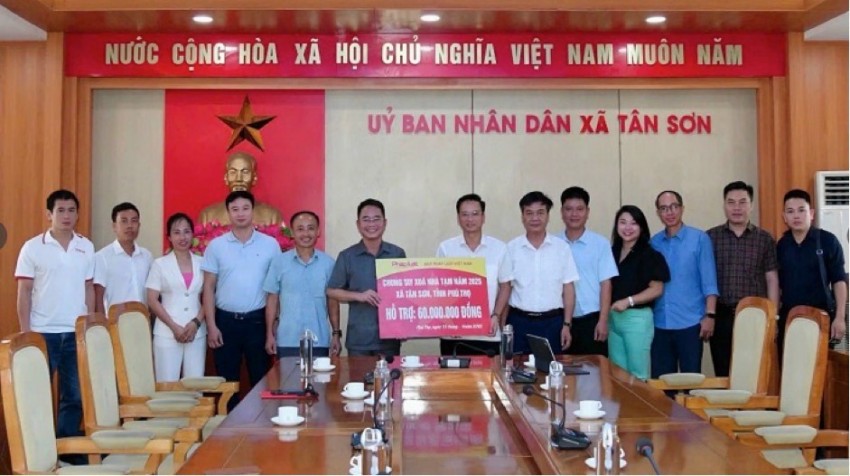 Pháp luật Plus và hành trình mang yêu thương đến những vùng đất khó khăn, bão lũ