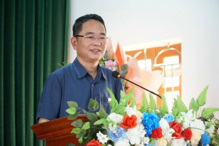 Tiến sĩ Vũ Hoài Nam - Bí thư Đảng ủy, Tổng biên tập Báo Pháp luật Việt Nam chia sẻ với chính quyền và người dân bị ảnh hưởng do mưa lũ tại Nghệ An.