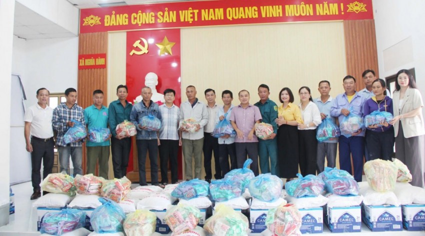 Hàng nghìn hộ dân tại xã Nghĩa Hành bị thiệt hại nặng nề do mưa bão.