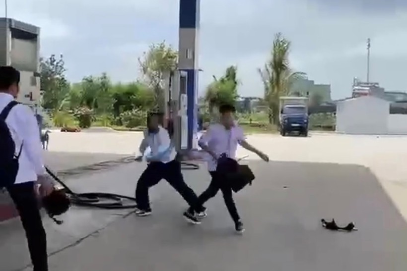Hồi chuông cảnh báo từ những clip học sinh đánh nhau