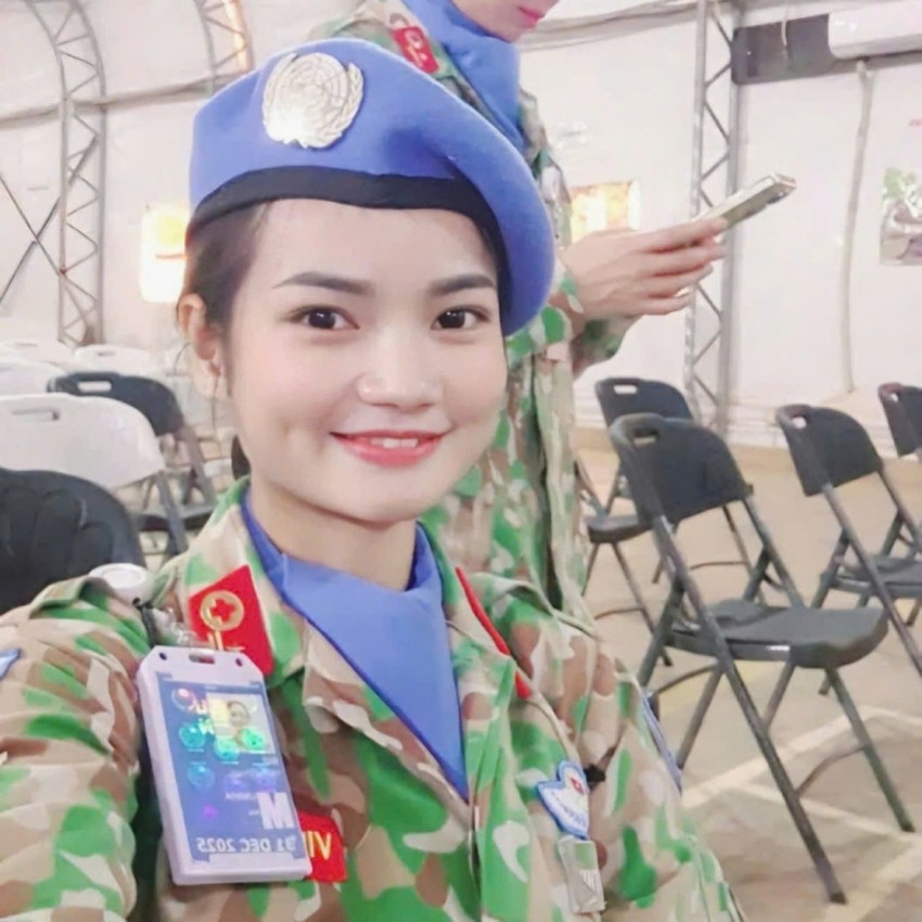 Những “bông hồng” mang mũ nồi xanh của Bệnh viên Quân y 120