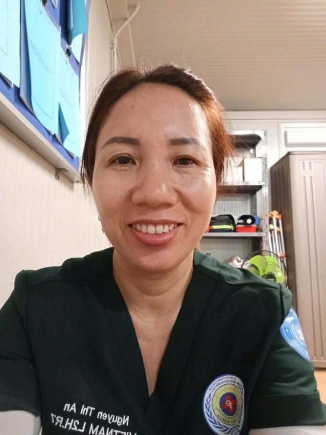 Những “bông hồng” mang mũ nồi xanh của Bệnh viên Quân y 120