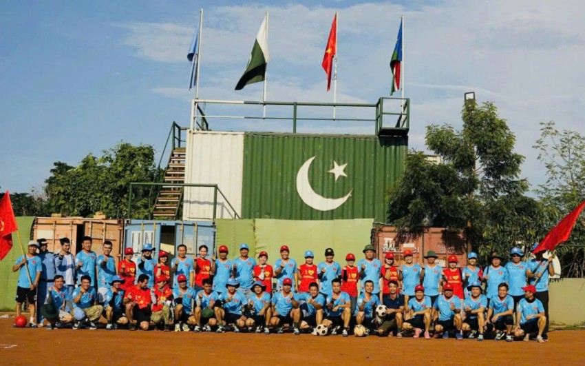 Những “bông hồng” mang mũ nồi xanh của Bệnh viên Quân y 120