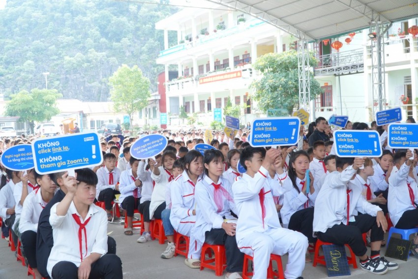 Các xã vùng biên giới tỉnh Tuyên Quang đẩy mạnh truyền thông an toàn trên không gian mạng