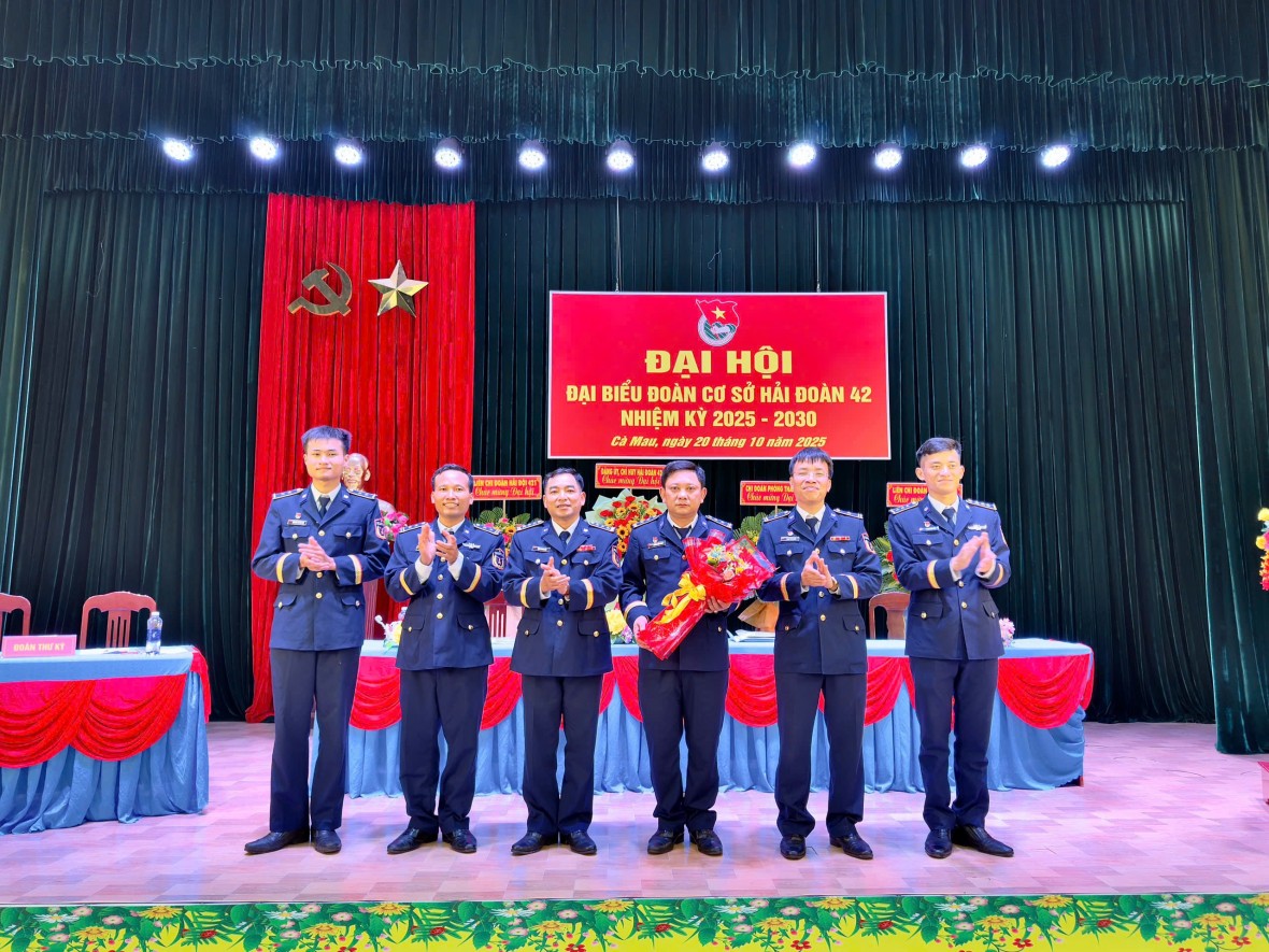 Đoàn cơ sở Hải đoàn 42: Lá cờ đầu trong công tác Đoàn và phong trào thanh niên