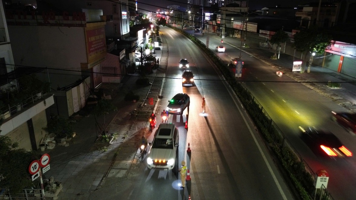 CSGT Quảng Ninh truy “ma men” giữa đêm, bảo đảm bình yên đường phố